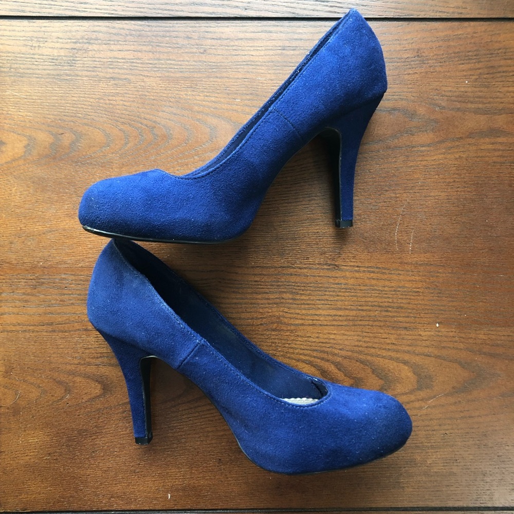 Fioni Blue Suede Heels Pumps size 7